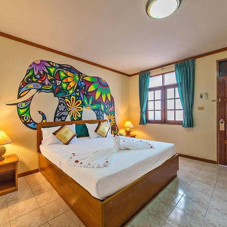 Panda Hotel Patong Bagian luar foto