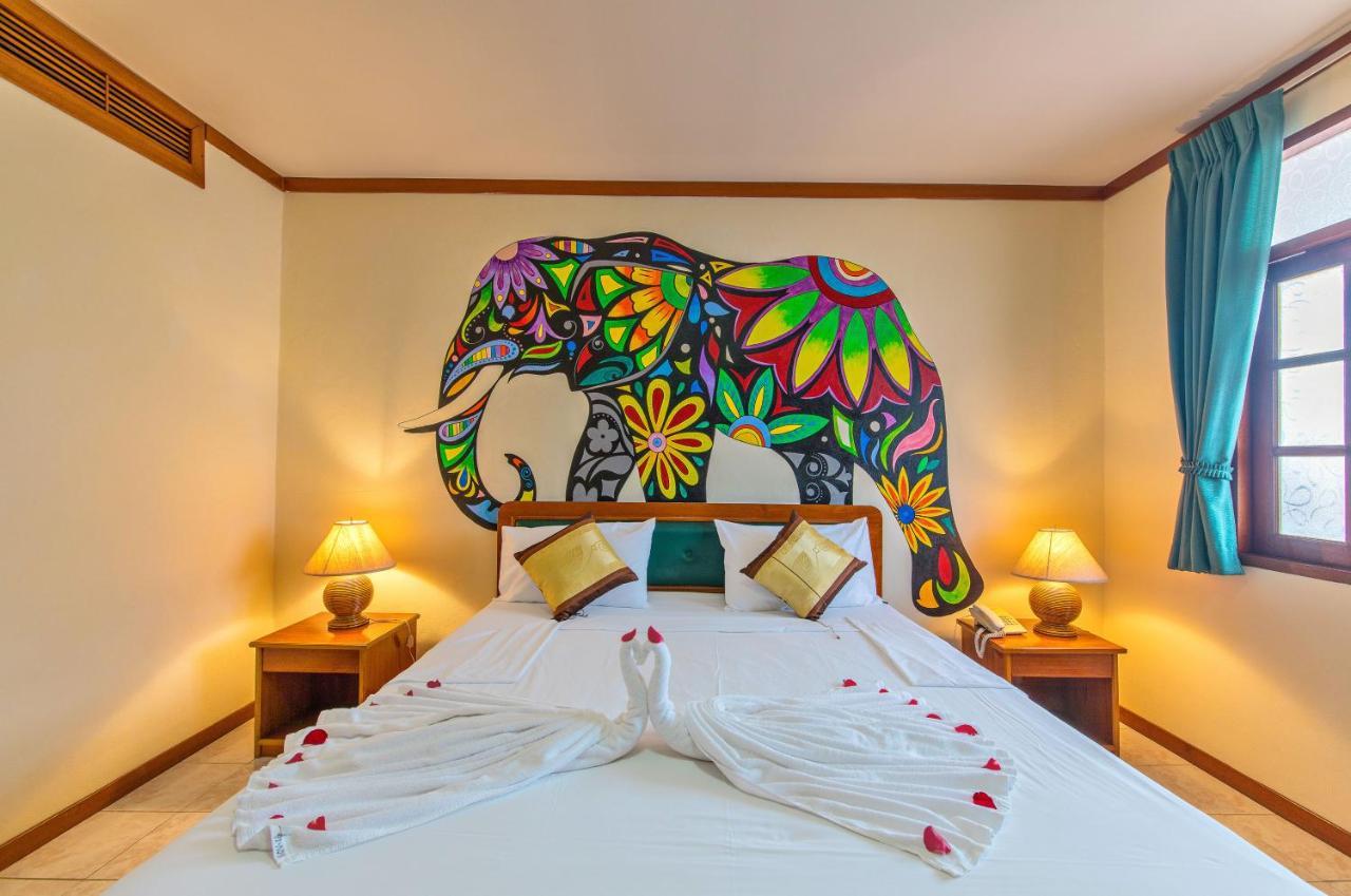 Panda Hotel Patong Bagian luar foto