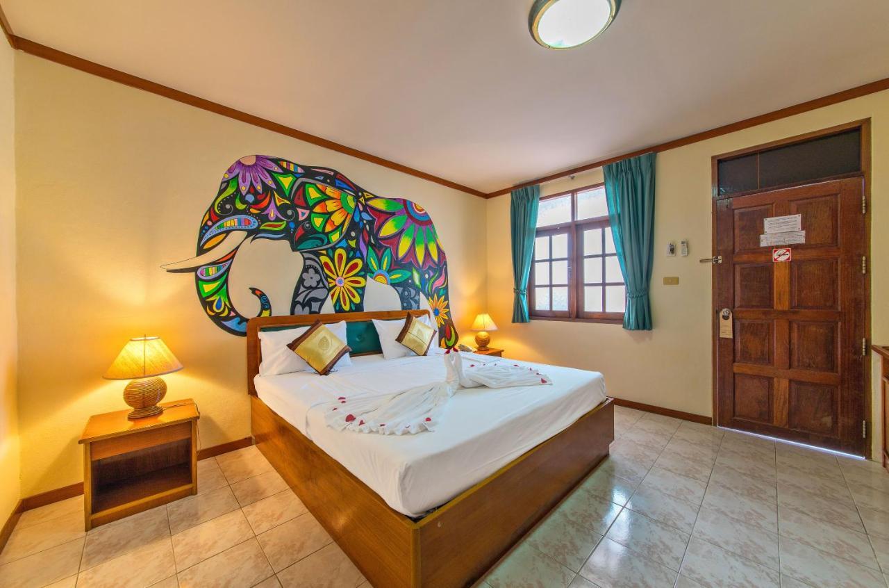 Panda Hotel Patong Bagian luar foto